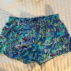 Lilly Pulitzer athletic shorts blue floral size S